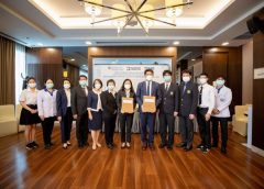 รพ.กรุงเทพ MOU มหาวิทยาลัยหอการค้าไทย ต่อยอดสร้างเครือข่ายด้านวิชาการ ส่งเสริมการศึกษาด้านการช่วยฟื้นฟูสุขภาพ (Rehabilitation Aide) :