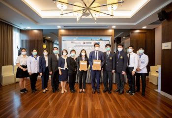 รพ.กรุงเทพ MOU มหาวิทยาลัยหอการค้าไทย ต่อยอดสร้างเครือข่ายด้านวิชาการ ส่งเสริมการศึกษาด้านการช่วยฟื้นฟูสุขภาพ (Rehabilitation Aide) :